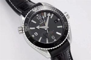 VS厂欧米伽海马600米女表 39.5m非黑即白的黑色腕表做工评测！插图