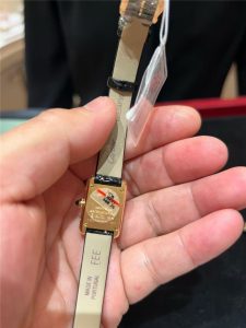 F1工厂卡地亚TANK LOUIS CARTIER Mini迷尔款复刻腕表：腕间的极致优雅插图4