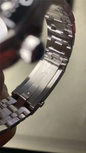 深度解析！VS厂欧米茄海马300 V4版复刻表，教你精准辨真假插图5