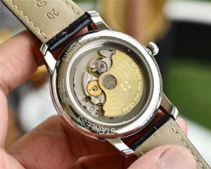 百达翡丽(手雷AQUANAUT)系列经典复刻表锅盖玻璃材质工艺怎么样插图13