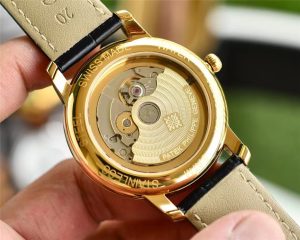 百达翡丽(手雷AQUANAUT)系列经典复刻表锅盖玻璃材质工艺怎么样插图6