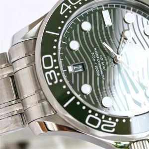 OR-Factoy2022年新品绿海马怎么样（or厂欧米伽海马300系列绿面做工质量如何）插图5