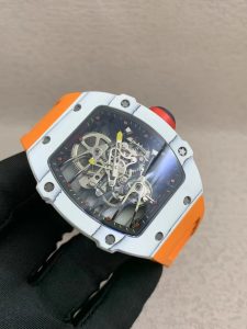 RM厂最新复刻的RM27-02 是 〖RICHARD MILLE 〗（里查德米尔）运动型陀飞轮腕表如何插图2