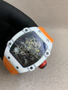 RM厂最新复刻的RM27-02 是 〖RICHARD MILLE 〗（里查德米尔）运动型陀飞轮腕表如何插图3