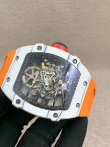 RM厂最新复刻的RM27-02 是 〖RICHARD MILLE 〗（里查德米尔）运动型陀飞轮腕表如何插图4