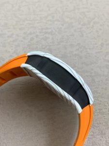 RM厂最新复刻的RM27-02 是 〖RICHARD MILLE 〗（里查德米尔）运动型陀飞轮腕表如何插图6