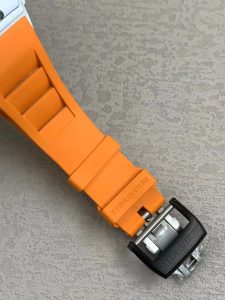 RM厂最新复刻的RM27-02 是 〖RICHARD MILLE 〗（里查德米尔）运动型陀飞轮腕表如何插图9