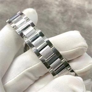 V6厂卡地亚蓝气球28尺寸做工质量如何（28mmV6厂卡地亚蓝气球石英表细节图）插图7
