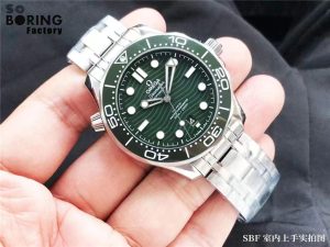 SBF工厂2022欧米伽绿海马300M评测（VS工厂新名字SBF厂的绿海马怎么样）插图3