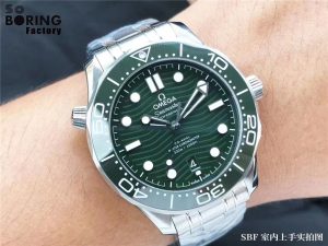 SBF工厂2022欧米伽绿海马300M评测（VS工厂新名字SBF厂的绿海马怎么样）插图1
