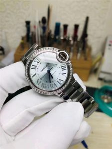 AF卡地亚蓝气球33尺寸冰蓝面值得入手吗？（AF卡地亚蓝气球冰蓝表面测评）插图1