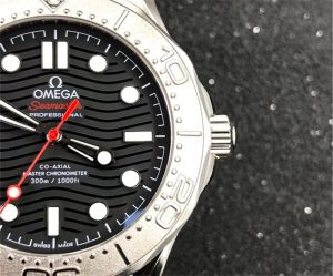 OR厂复刻的欧米茄42mm海马300米潜水表做工细节深度评测插图2