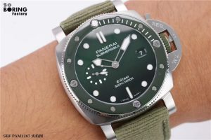 2023年潜行系列eSteel风格中的绿色面沛纳海PAM1287实拍展示插图11