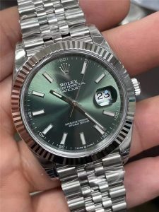 vs绿日志和正品绿日志有什么区别？丹东3235机芯至关重要！插图