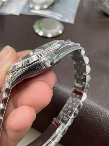 vs绿日志和正品绿日志有什么区别？丹东3235机芯至关重要！插图2
