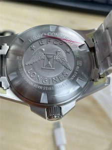LG厂浪琴复刻表43mm蓝色康卡斯大三针款复刻腕表是否存在一眼假？插图4