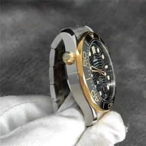 欧米伽复刻表海马系列间金黑盘评测！VS工厂海马300复刻表做工小细节与机芯稳定性都是整个市场上的天花板级别！插图4