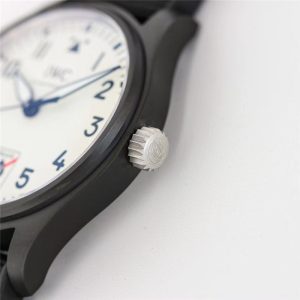 《IWC 万国飞行员系列黑桃a复刻腕表评测：创新技术与精湛工艺的完美结合》插图4