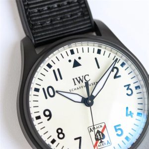 《IWC 万国飞行员系列黑桃a复刻腕表评测：创新技术与精湛工艺的完美结合》插图2