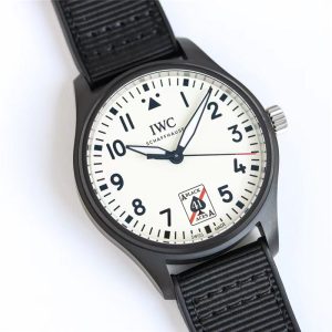 《IWC 万国飞行员系列黑桃a复刻腕表评测：创新技术与精湛工艺的完美结合》插图1