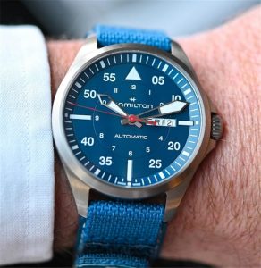 腕表咨询汉米尔顿推出了全新的Khaki Aviation Pilot卡其航空系列飞行员手表!