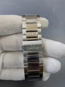 VS厂欧米茄海马150m系列墨绿世界时复刻表深度测评！插图6