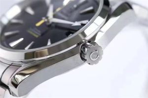 VS欧米伽复刻表海马150大黄蜂：高度还原的经典之作插图3