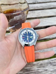 百年灵超级海洋彩虹盘复刻腕表介绍插图5