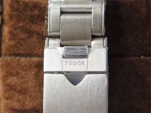 ZF帝舵碧湾系列M79030N – 0001腕表：复古经典的匠心复刻与入手推荐理由插图8