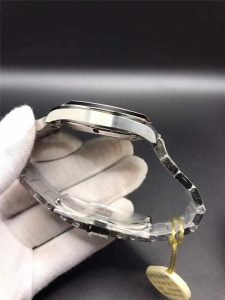 VS厂欧米茄海马150米大黄蜂：复刻表中的卓越之选插图3