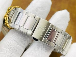 VS厂欧米茄冰蓝面世界时海马150米复刻腕表：细节与还原度的深度剖析插图1