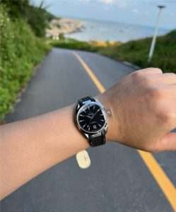 VS厂欧米茄海马150新款黑盘光面深度评测：品质与口碑的卓越呈现插图5