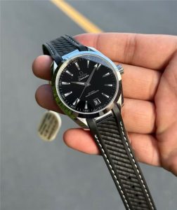 VS厂欧米茄海马150新款黑盘光面深度评测：品质与口碑的卓越呈现插图2