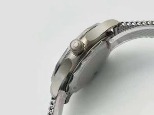 探秘VS厂欧米茄海马300“无暇赴死”007复刻表插图3